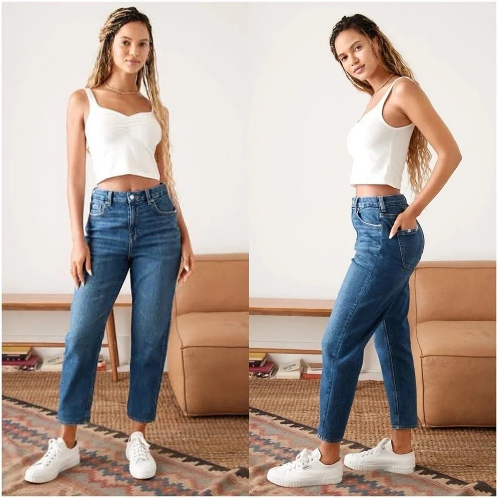 AMERICAN EAGLE Curvy Mom Jeans